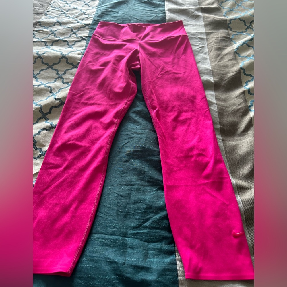 Women’s Nike Dri-Fit leggings. Pink color. Size: Small.